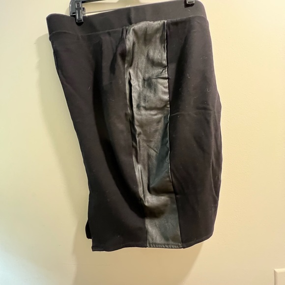TORRID PONTE PENCIL SKIRT WITH FAUX LEATHER PANELS - Picture 5 of 5